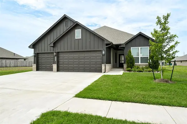 7713 Wilshire Woods Drive, Yukon, OK 73099