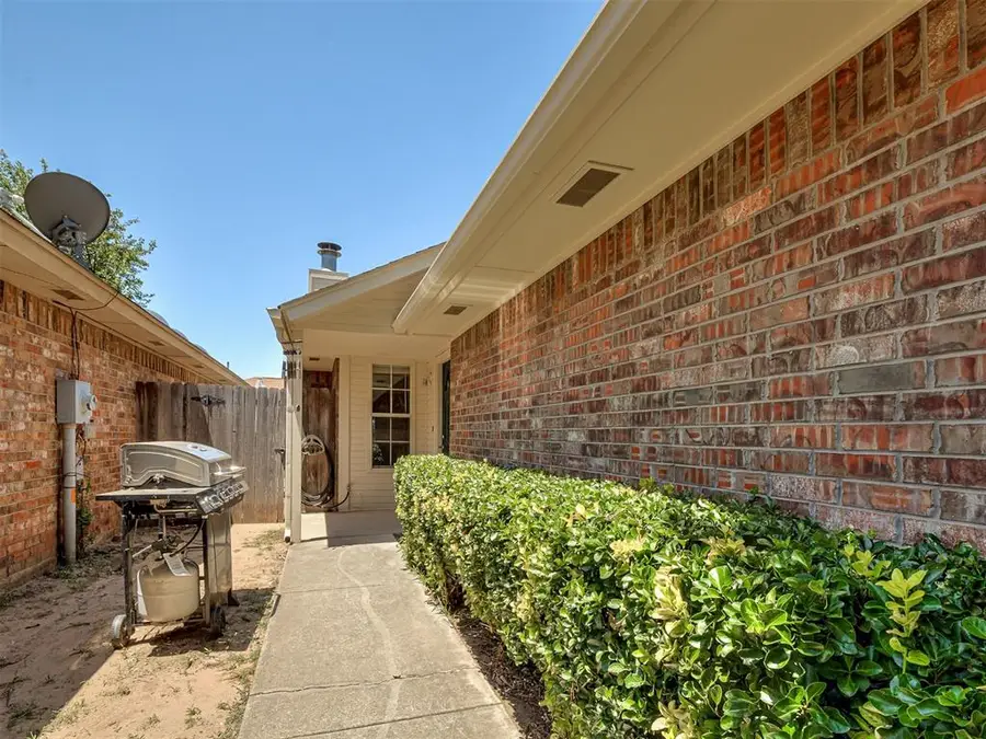 1325 White Oak Road, Moore, OK 73160 - #3