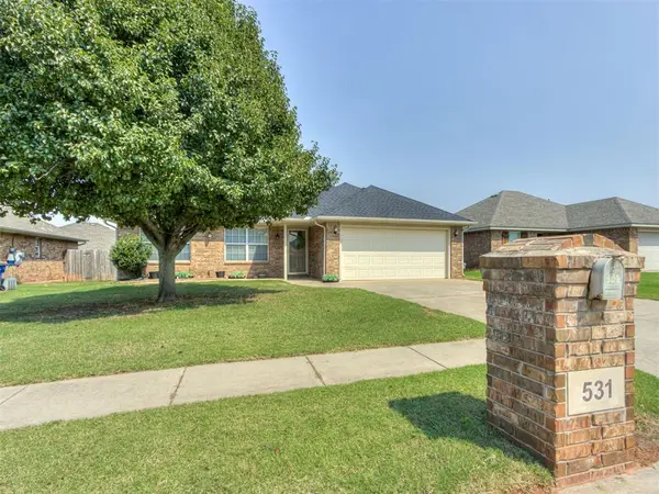 531 E Juniper Lane, Mustang, OK 73064