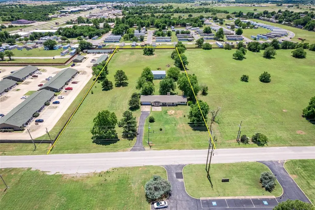 523 W Country Club Road, Chickasha, OK 73018 - #1
