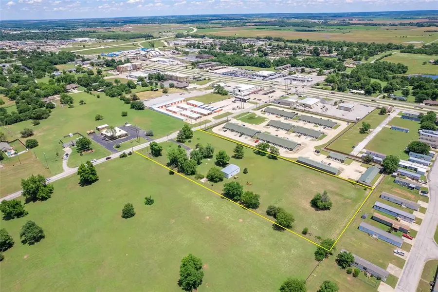523 W Country Club Road, Chickasha, OK 73018 - #3