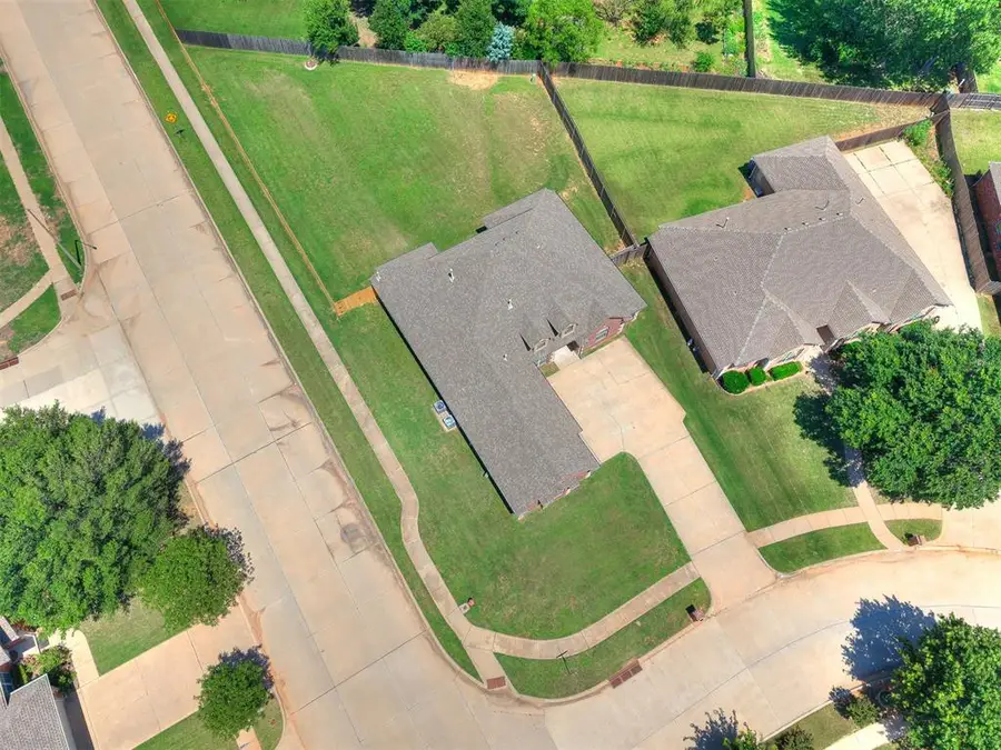 601 Summit Bend, Norman, OK 73071 - #2