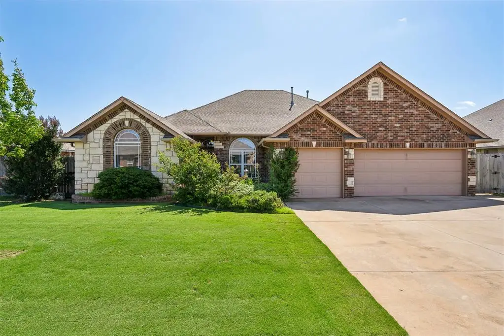700 N Buckhorn Way, Mustang, OK 73064 - #1