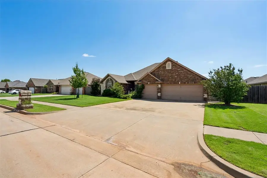 700 N Buckhorn Way, Mustang, OK 73064 - #2