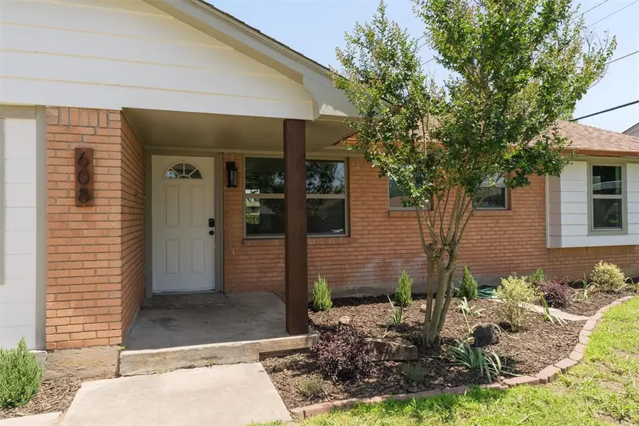 608 N Dallas Avenue, Moore, OK 73160 - #3