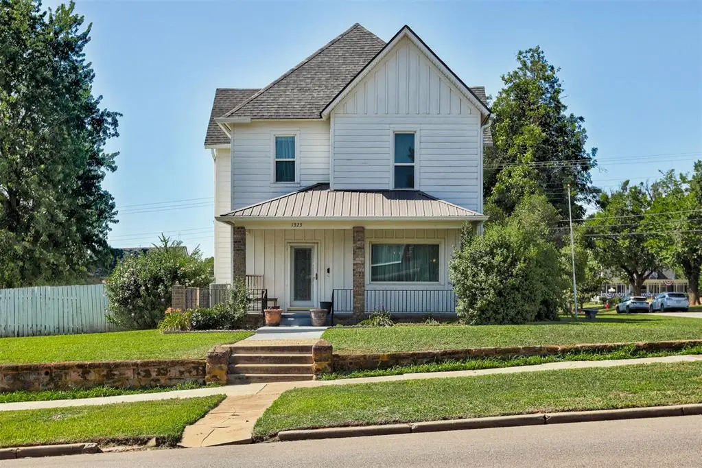 1323 W Noble Avenue, Guthrie, OK 73044 - #1