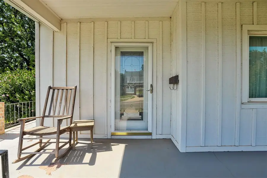 1323 W Noble Avenue, Guthrie, OK 73044 - #3