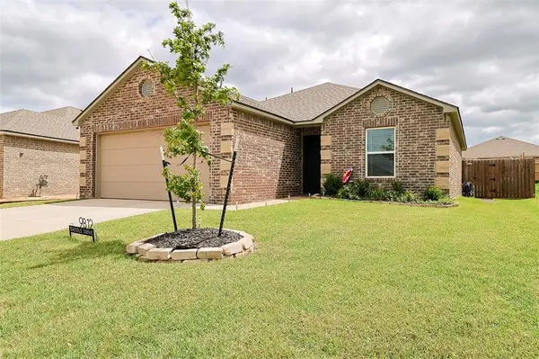 9812 Saddle Drive, Yukon, OK 73099