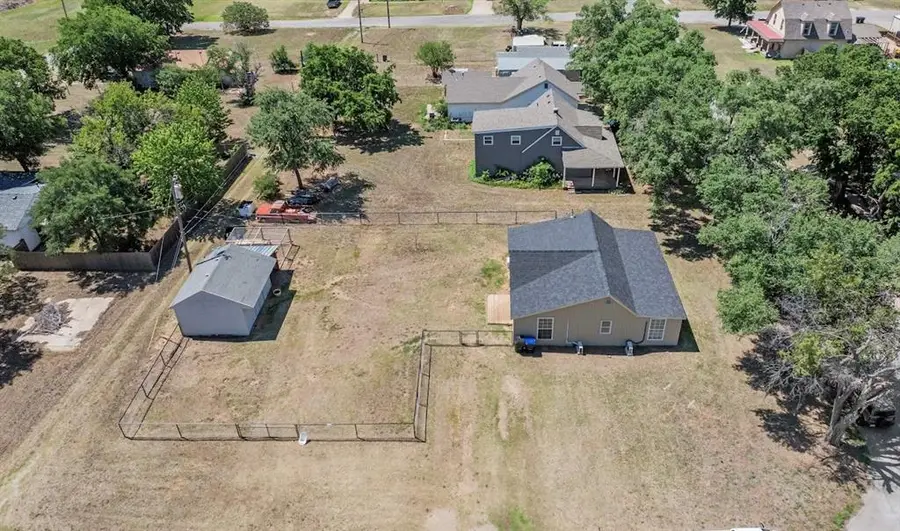420 N Burford Avenue, Watonga, OK 73772 - #3