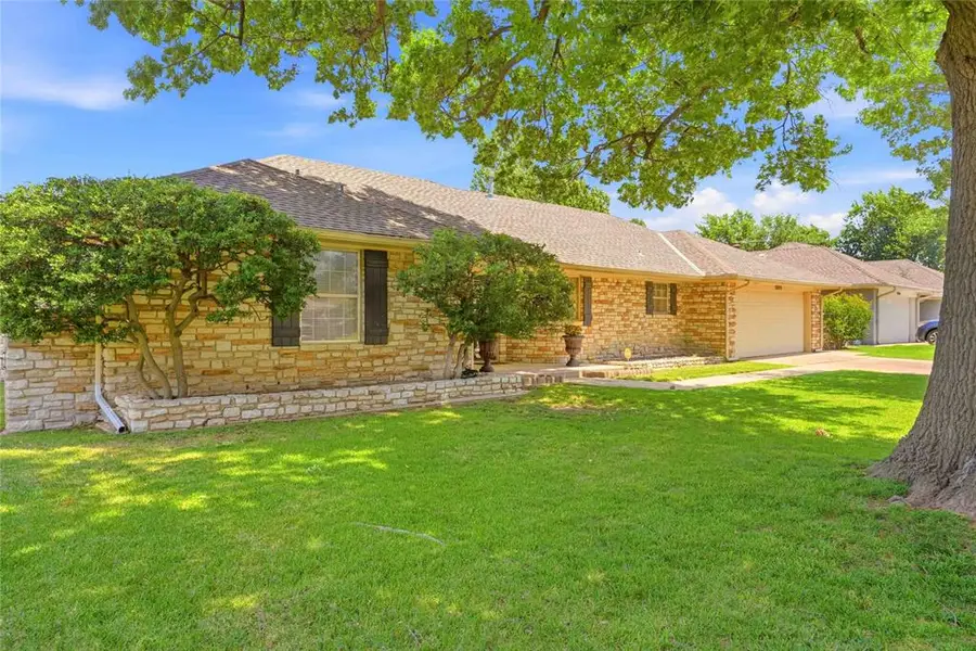 3009 Hemingford Lane, Oklahoma City, OK 73120 - #3