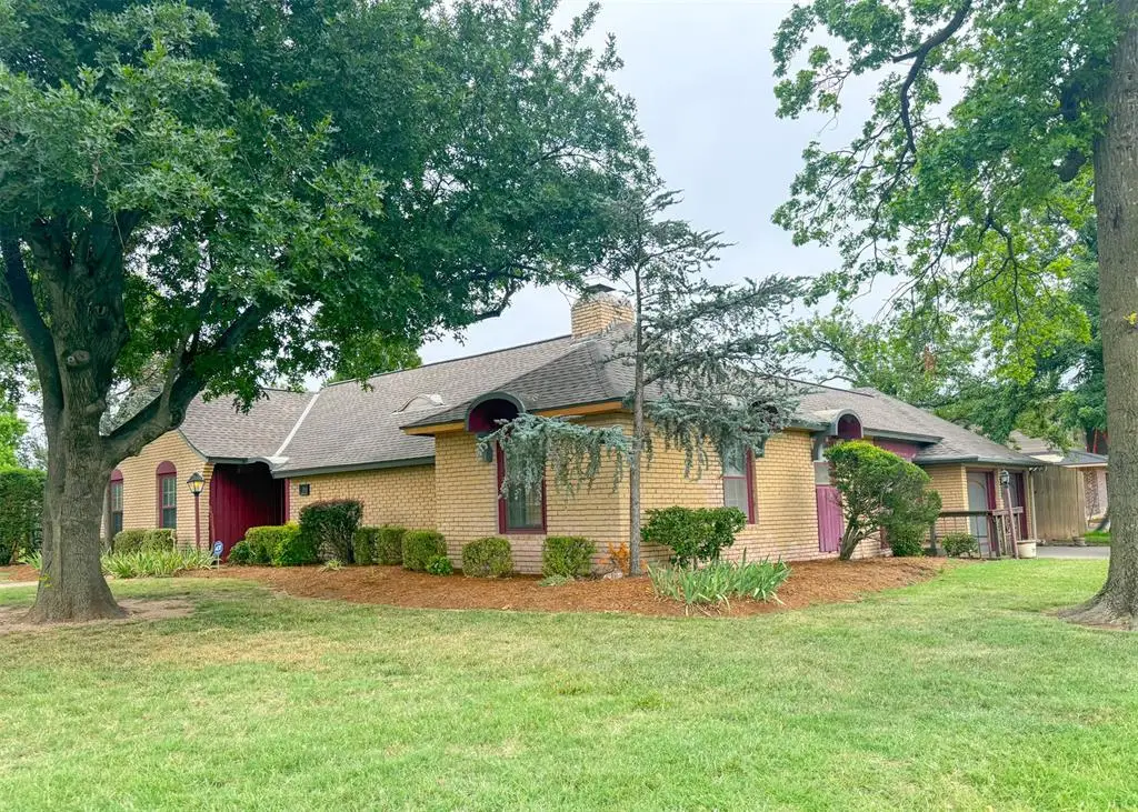 1816 Huntington Avenue, Nichols Hills, OK 73116 - #1