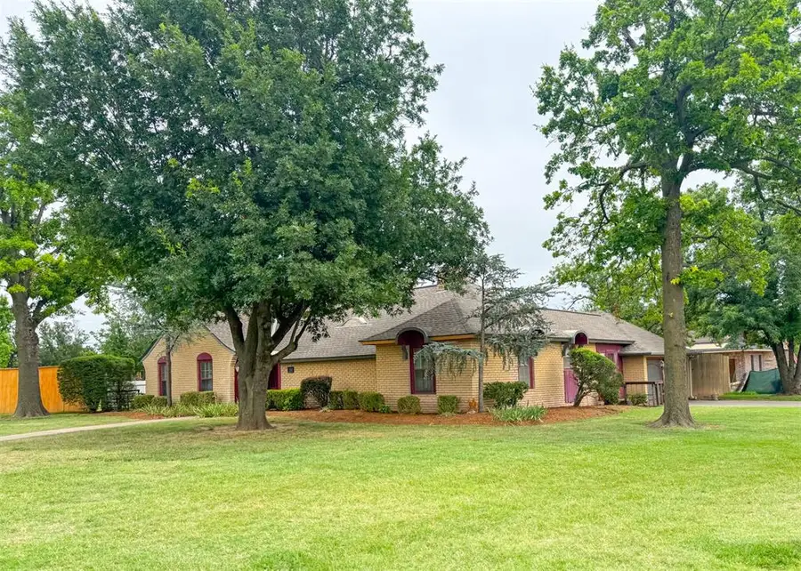 1816 Huntington Avenue, Nichols Hills, OK 73116 - #2