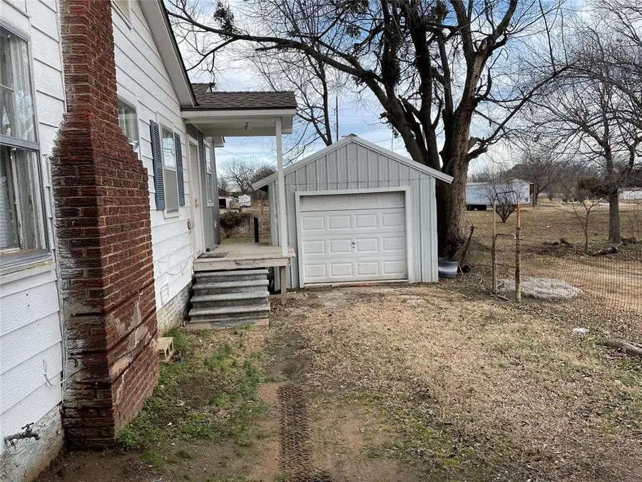 105 W 14th Street, Wewoka, OK 74884 - #2