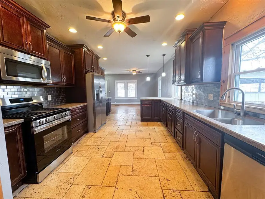 504 N Walnut Street, Seiling, OK 73663 - #2