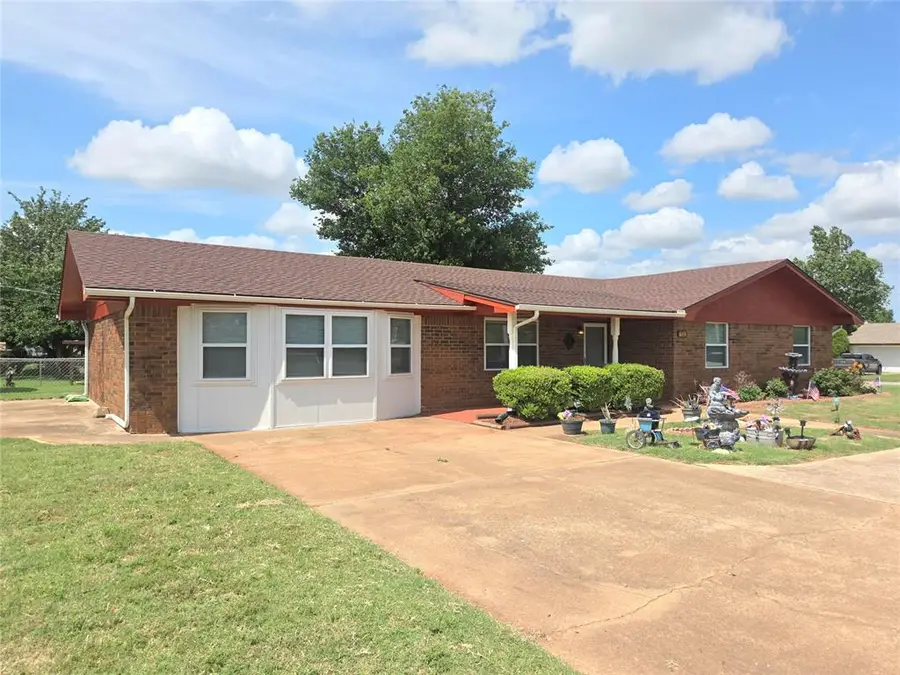 702 W Country Club Road, Chickasha, OK 73018 - #3