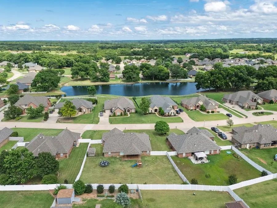 1712 Pecan Crossing Drive, Shawnee, OK 74804 - #3