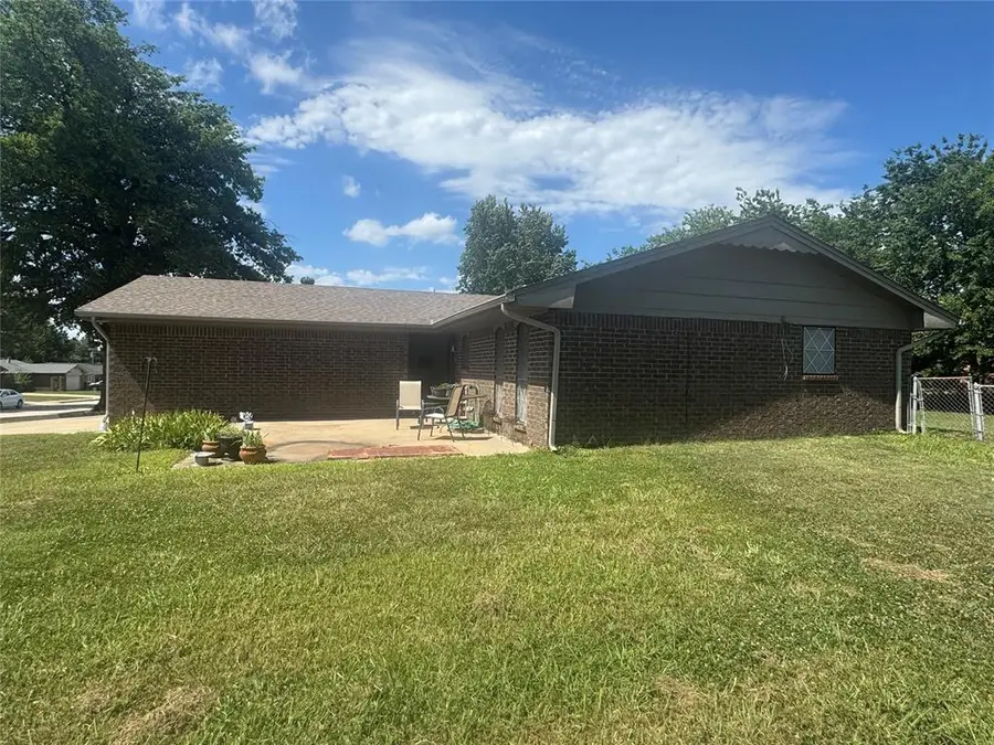 817 Glenwood Drive, Yukon, OK 73099 - #3
