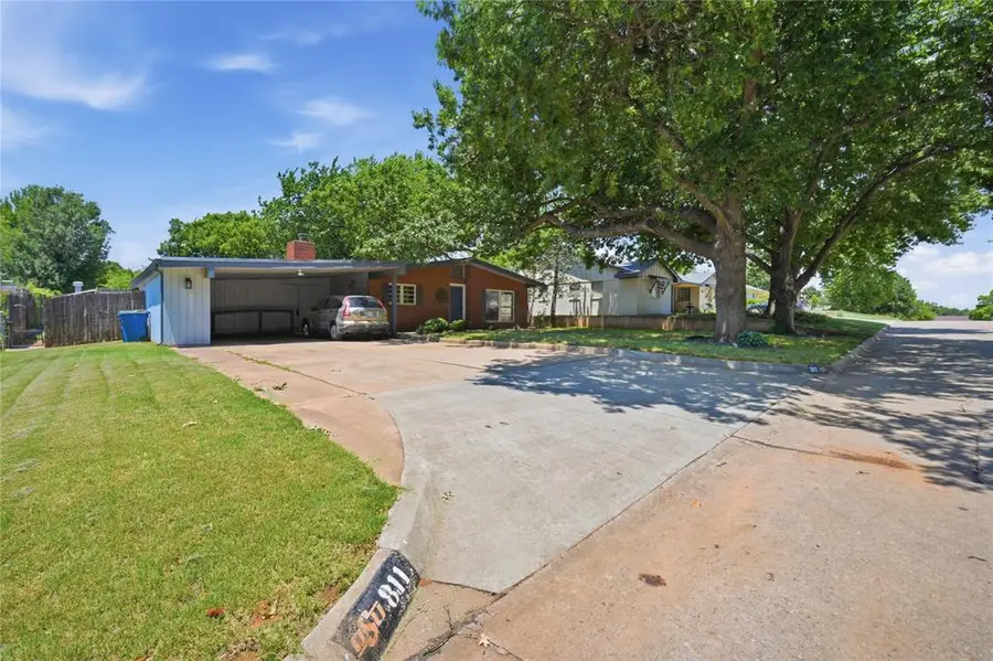 811 Myrtle Drive, Edmond, OK 73034 - #2
