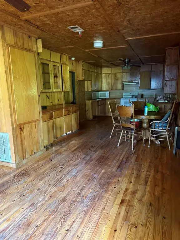 913 W Sherry Lane, Broken Bow, OK 74728 - #3