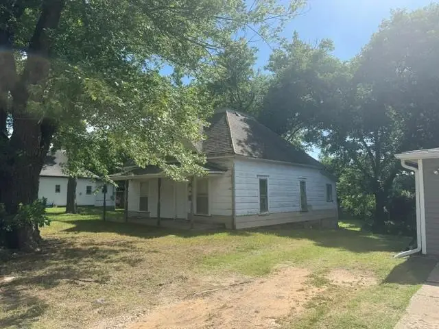 324 N Cleveland Avenue, Shawnee, OK 74801 - #2