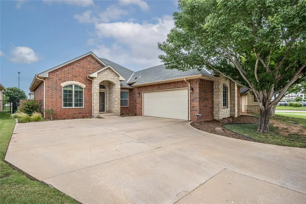 10337 Hawthorn Drive, Oklahoma City, OK 73120 - #1