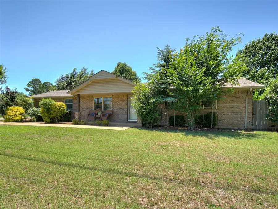 601 SW 9th Street, Moore, OK 73160 - #2