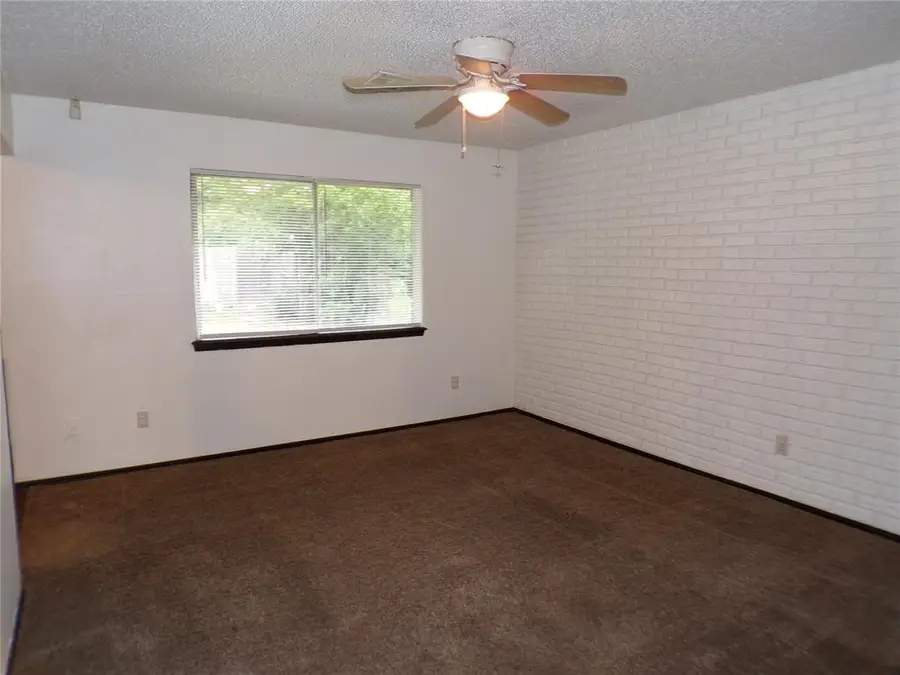 1049 NW 22nd Street, Moore, OK 73160 - #2