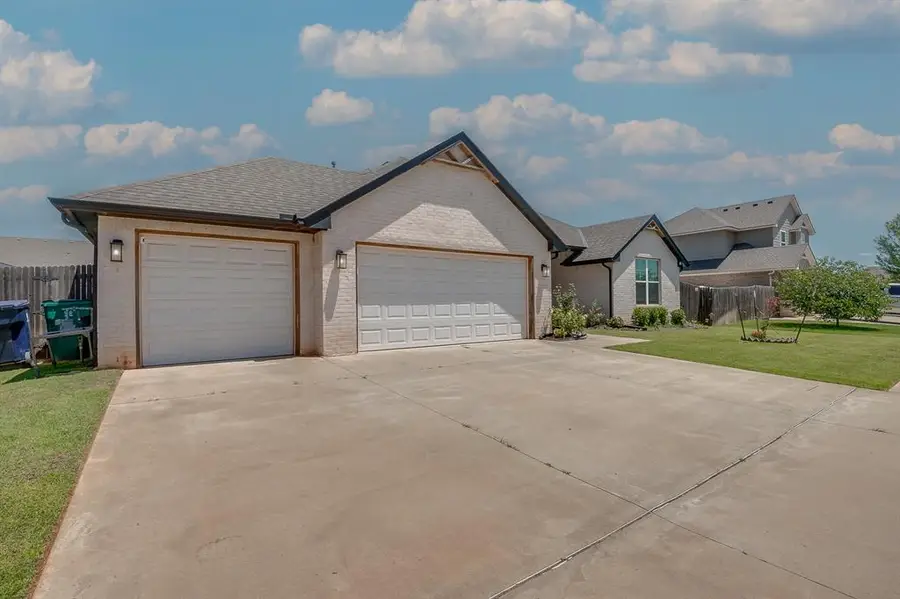11017 SW 32nd Street, Yukon, OK 73099 - #2