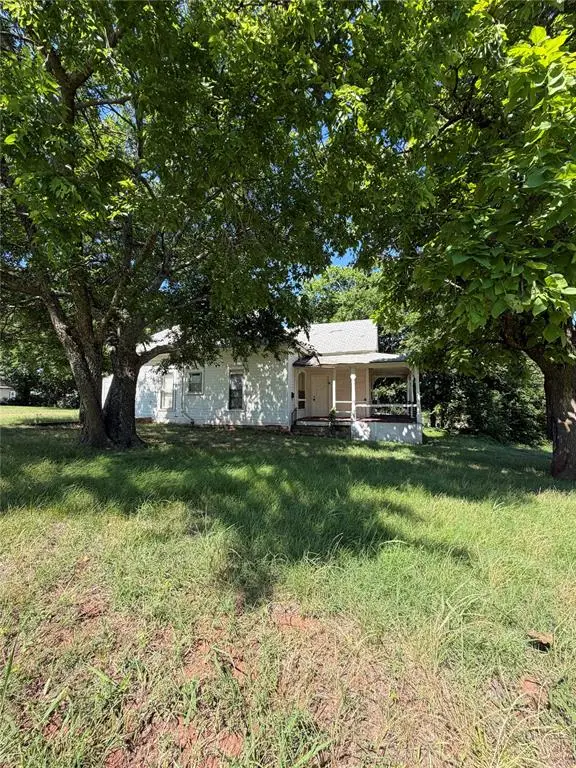 523 E 10th Street, Chandler, OK 74834 - #1