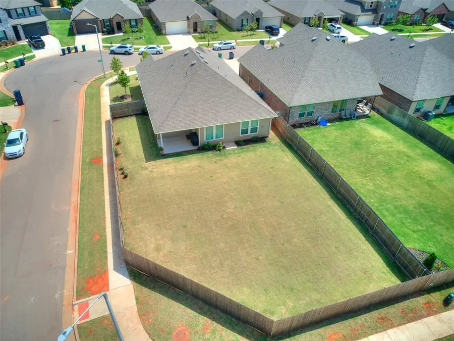 9005 NW 149th Terrace, Yukon, OK 73099 - #2