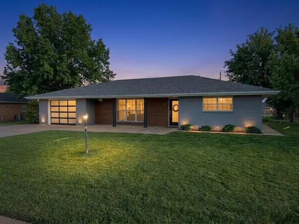 721 N Marion Avenue, Hinton, OK 73047