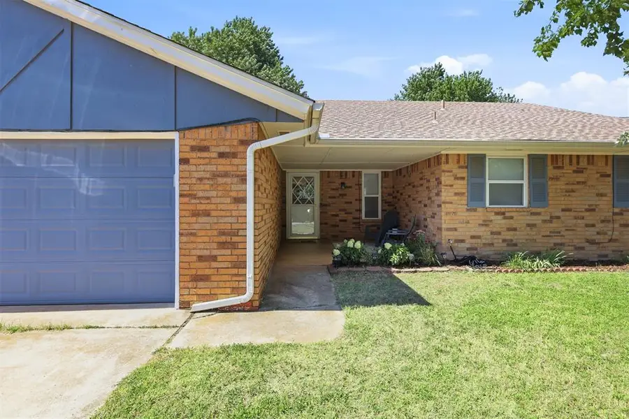 913 W Churchill Way, Mustang, OK 73064 - #2