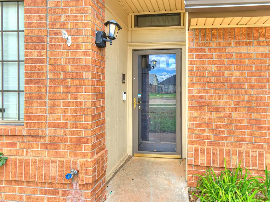 912 N Avery Drive, Moore, OK 73160 - #2