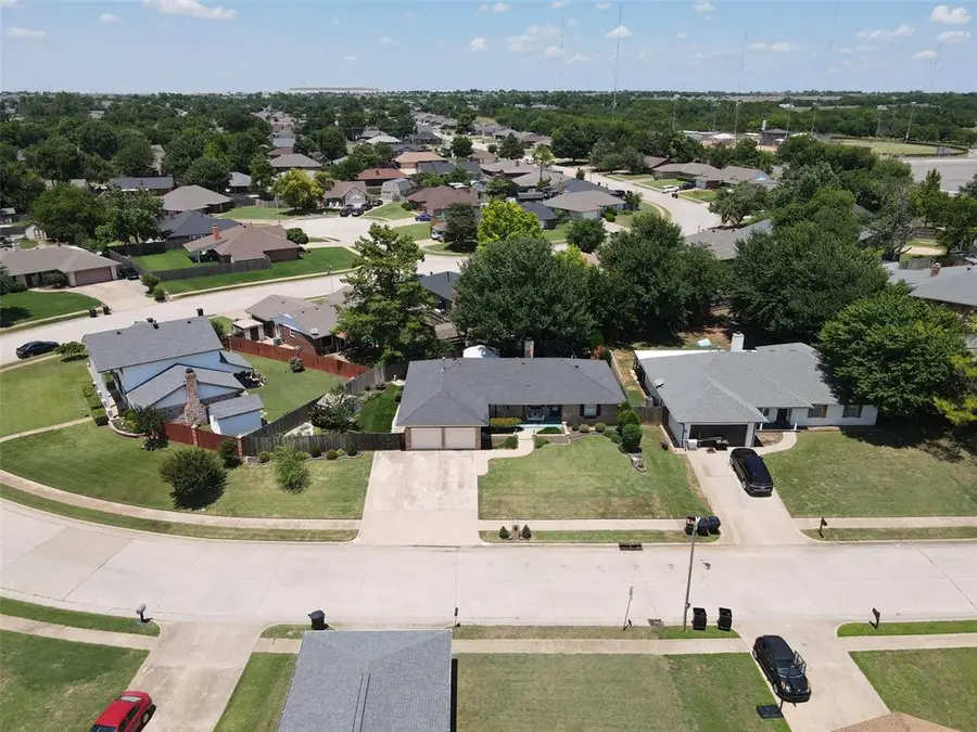 1539 Winding Creek Road, Moore, OK 73160 - #2