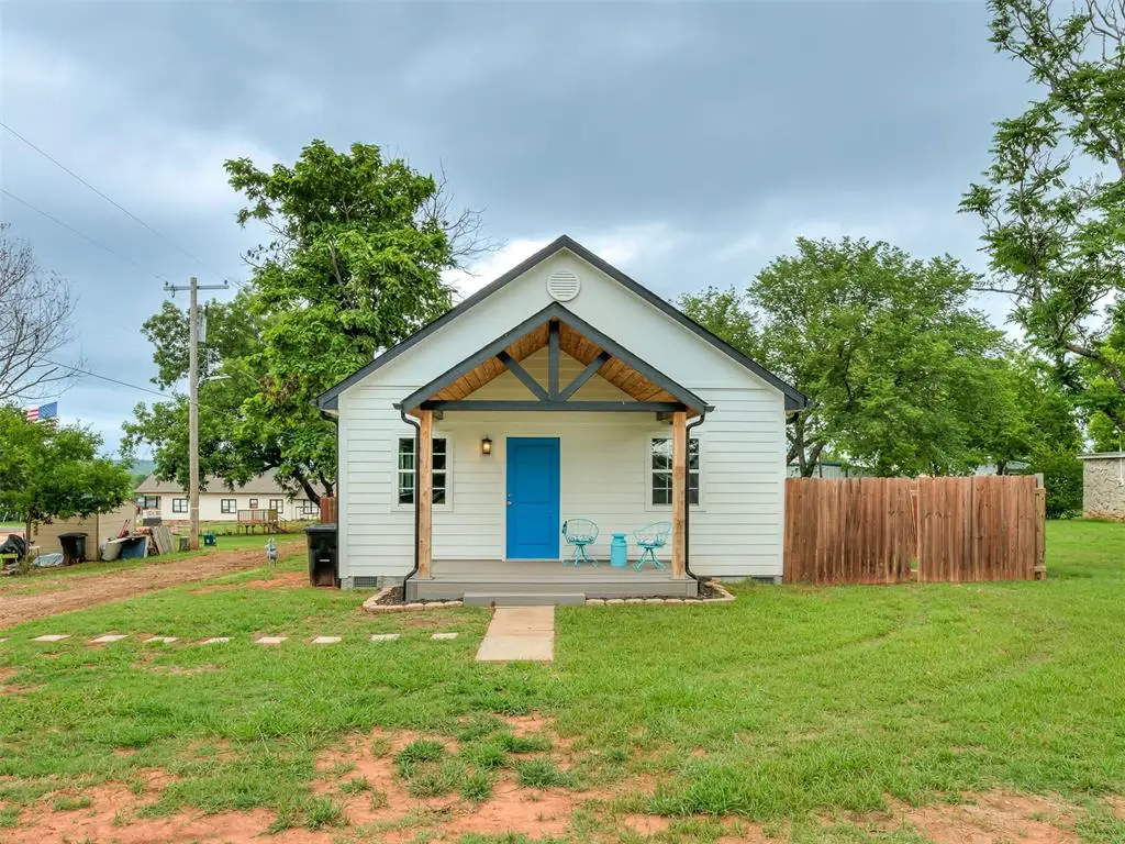 106 4th Street, Wellston, OK 74881 - #1