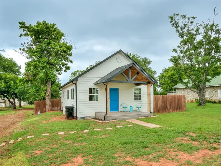 106 4th Street, Wellston, OK 74881 - #2