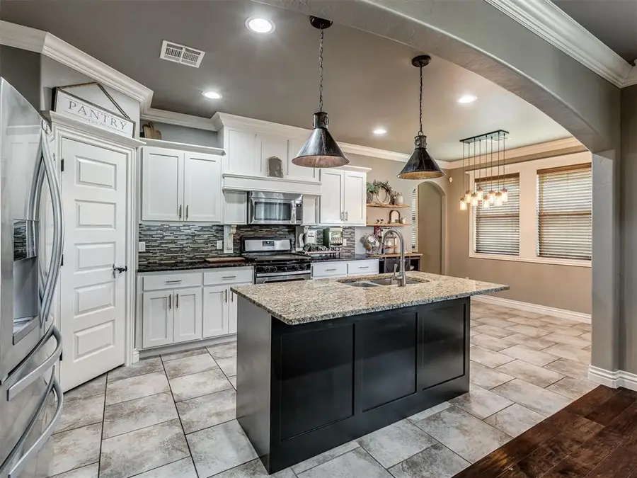 1404 Katelyn Court, Yukon, OK 73099 - #3