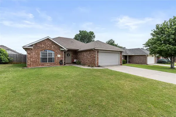 624 E Greenwood Lane, Mustang, OK 73064