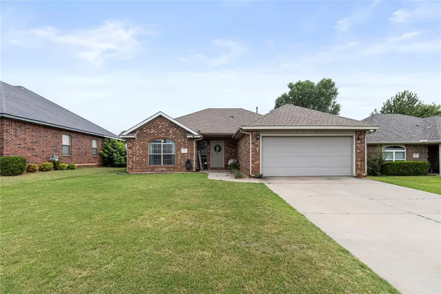 624 E Greenwood Lane, Mustang, OK 73064 - #2