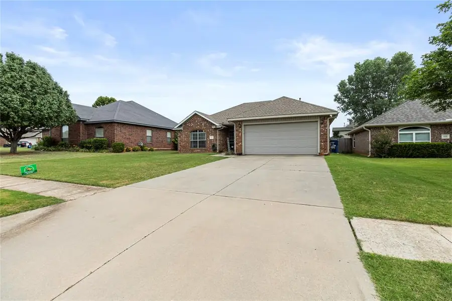 624 E Greenwood Lane, Mustang, OK 73064 - #3