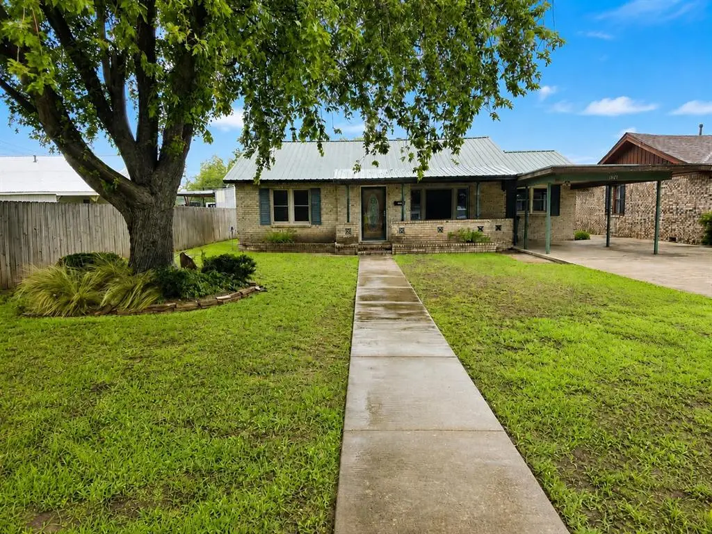 1809 N Oregon Avenue, Mangum, OK 73554 - #1