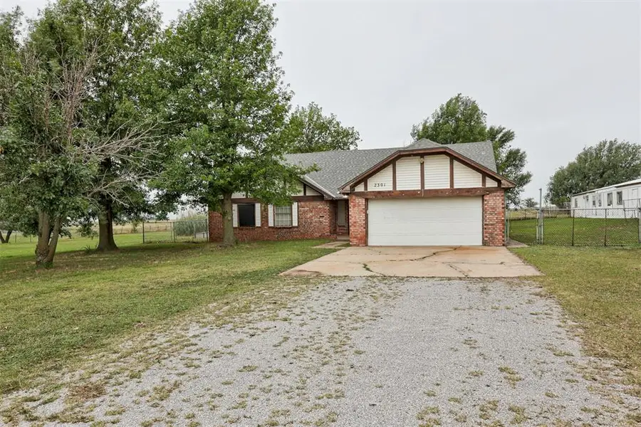 2301 S Manor Road, Yukon, OK 73099 - #2