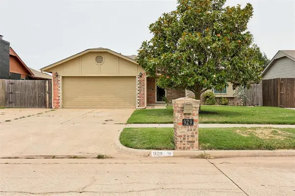 929 SW 11th Street, Moore, OK 73160