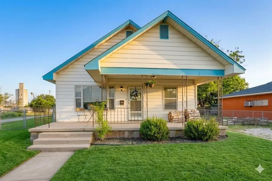 214 N Temple Street, Cordell, OK 73632 - #2