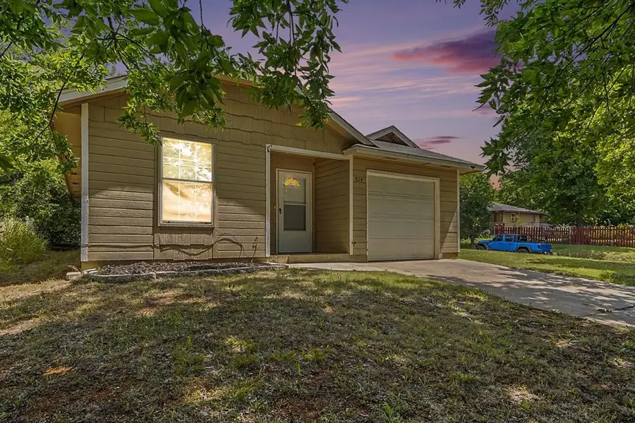 524 E Grant Avenue, Guthrie, OK 73044 - #2
