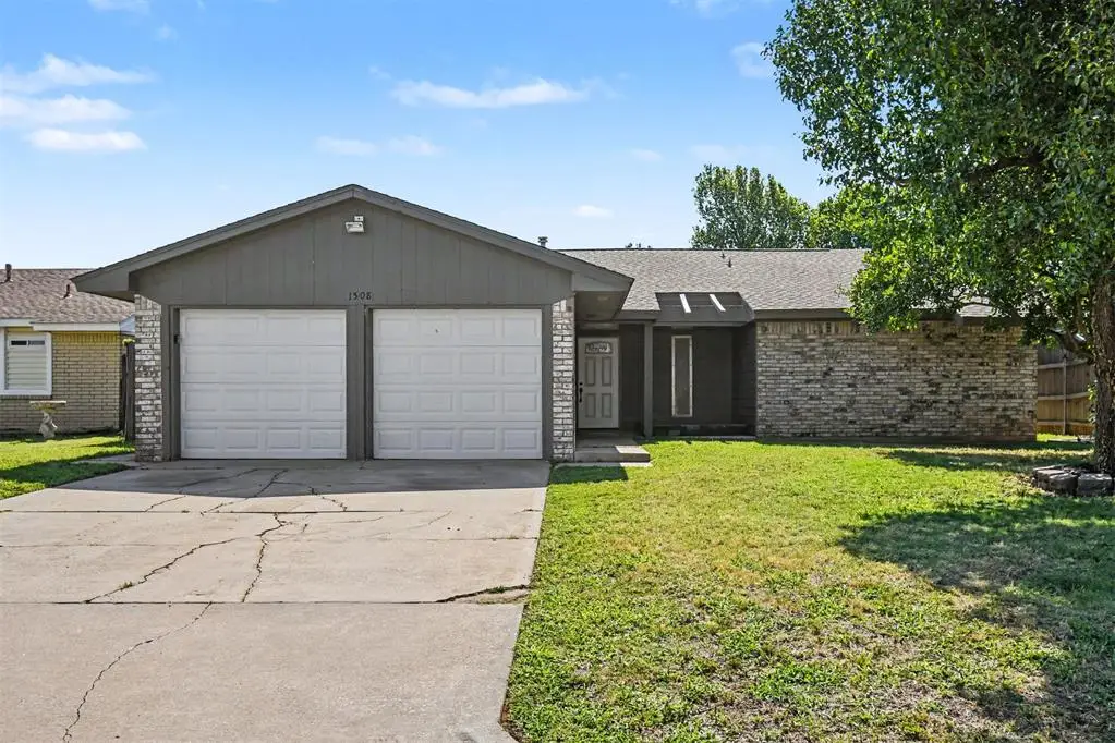 1508 W Hollyhead Terrace, Yukon, OK 73099 - #1