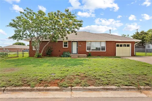 1009 N Illinois Street, Weatherford, OK 73096