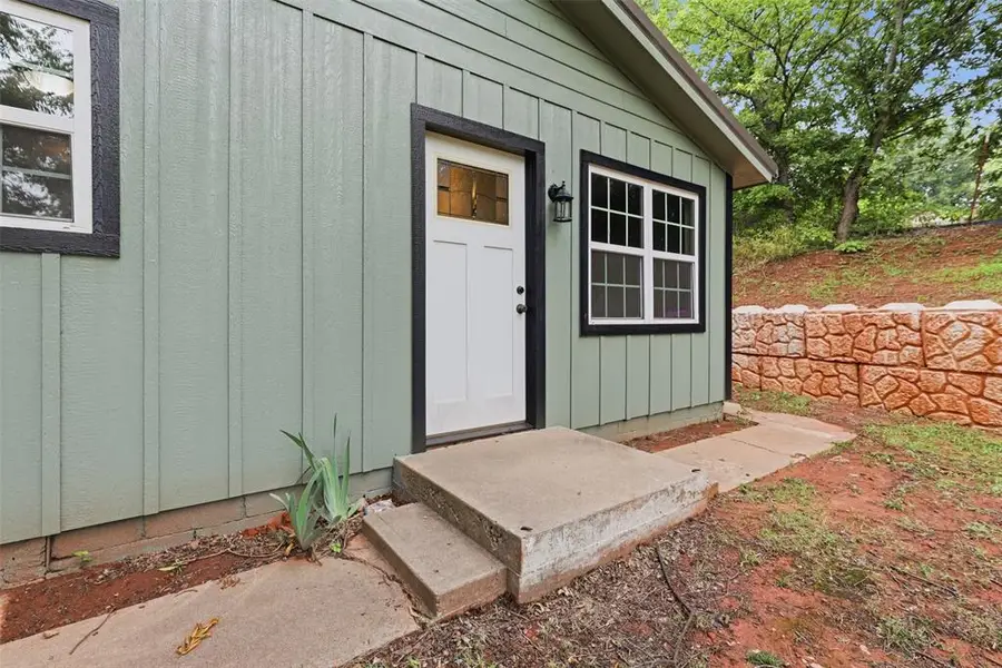 604 E 9th Street, Chandler, OK 74834 - #3
