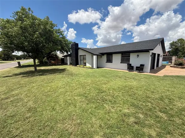 1209 S Trail Drive, Altus, OK 73521