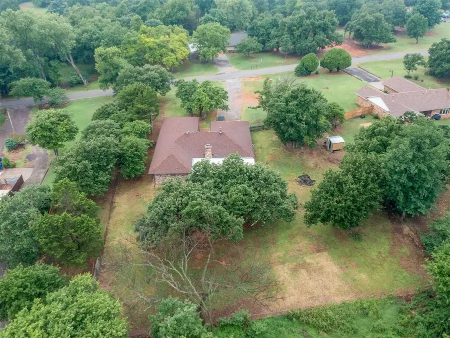 8416 Huckleberry Road, Edmond, OK 73034 - #2